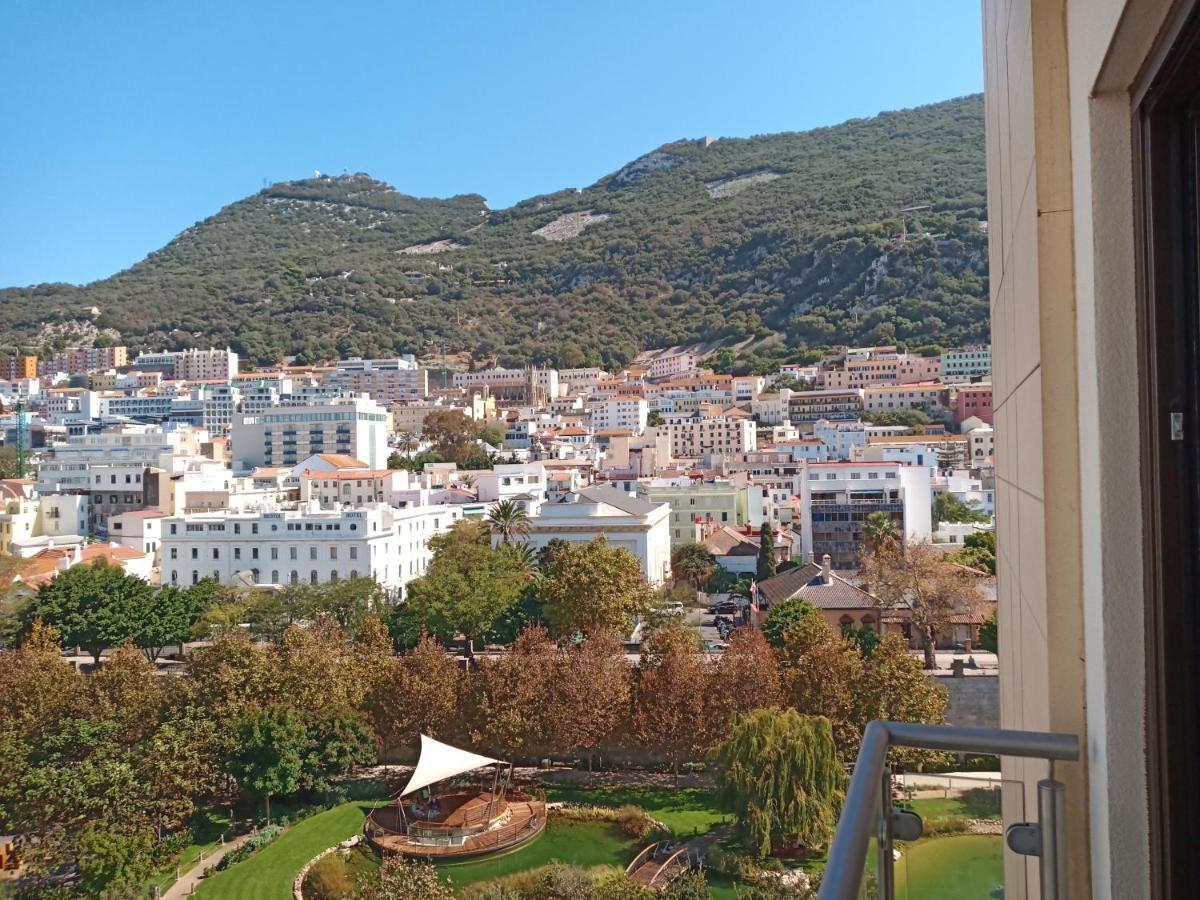 Kings Wharf Quay29 - Large Studio Apartment With 3 Pools - Gym - Rock Views - Holiday And Short Let Apartments In Cebelitarık Dış mekan fotoğraf