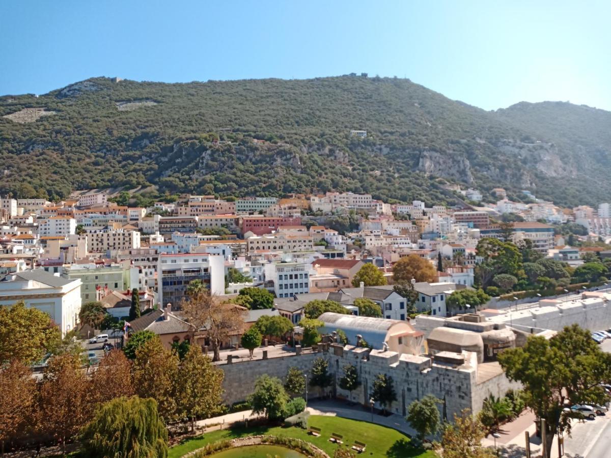 Kings Wharf Quay29 - Large Studio Apartment With 3 Pools - Gym - Rock Views - Holiday And Short Let Apartments In Cebelitarık Dış mekan fotoğraf
